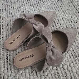 Queen George, 8.5, Taupe Suede Bow Mules